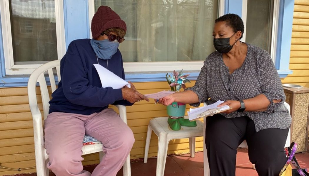 These ‘vaccine hunters’ are chasing down appointments for people who need them most