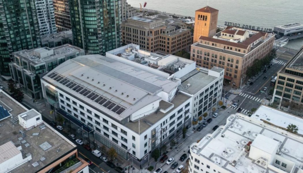 Who pays for AI’s power? California watchdog urges new data center rules